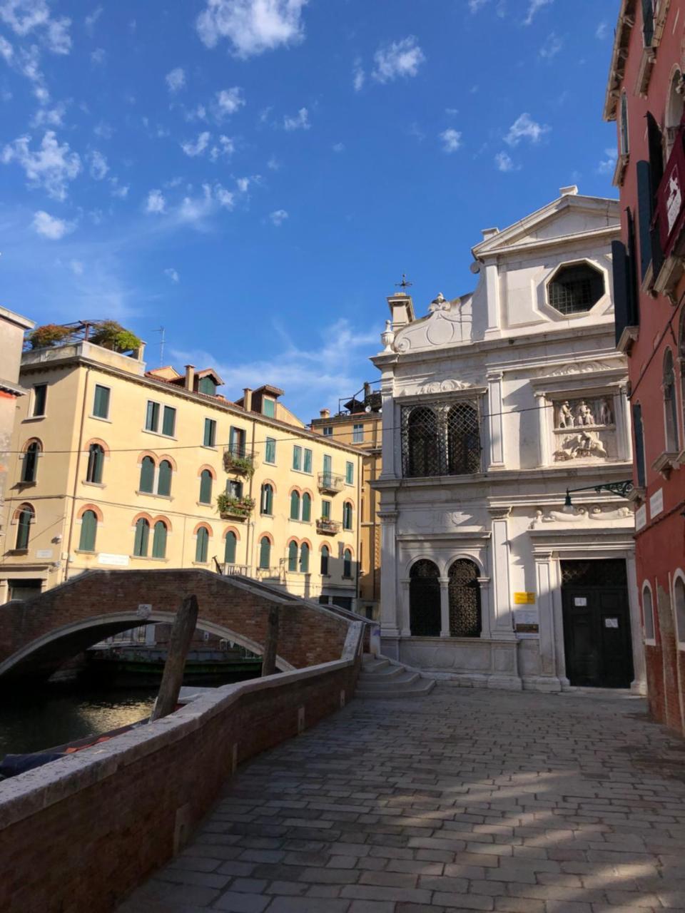 Privacy in Venice - Your Apartment To Be Let Alone 2