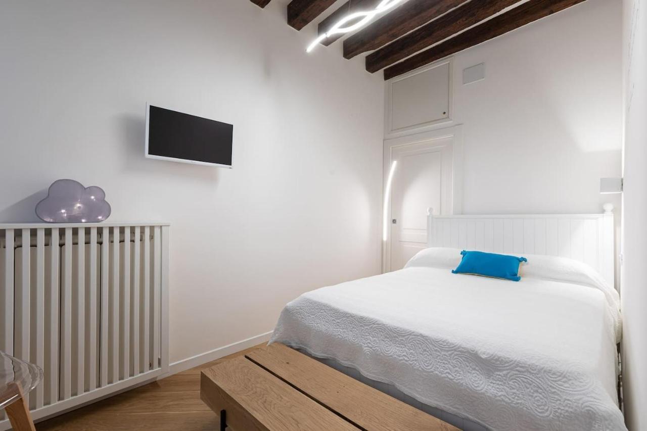 Privacy in Venice - Your Apartment To Be Let Alone 1