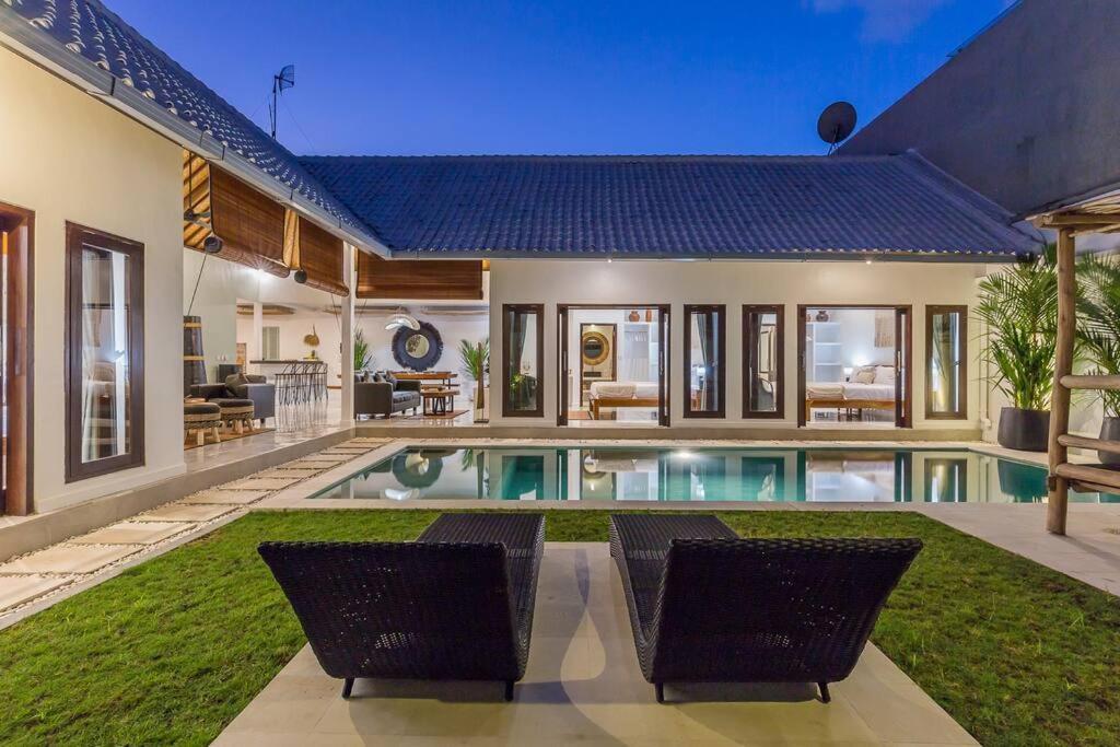 Oberoi New 4 Bedr Villa 5min Walk From Eat Street&Beach