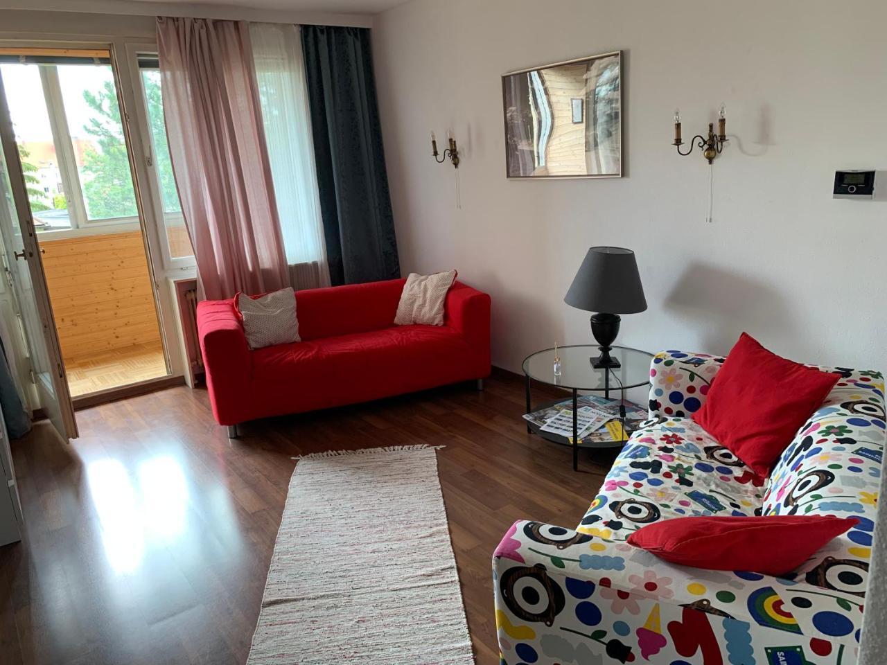 Stylish Youthful Condo in the Heart of Modling, Fiatalos Boldog Otthon Modling Sziveben