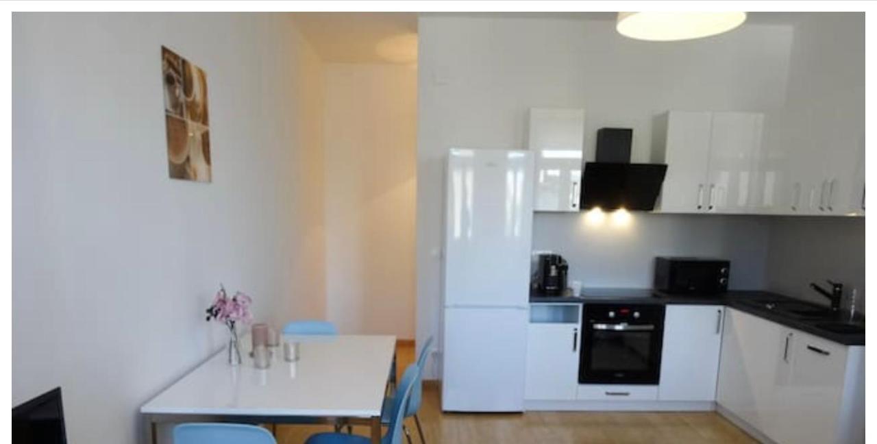Between Schoenbrunn And the City Center. Apt. 31