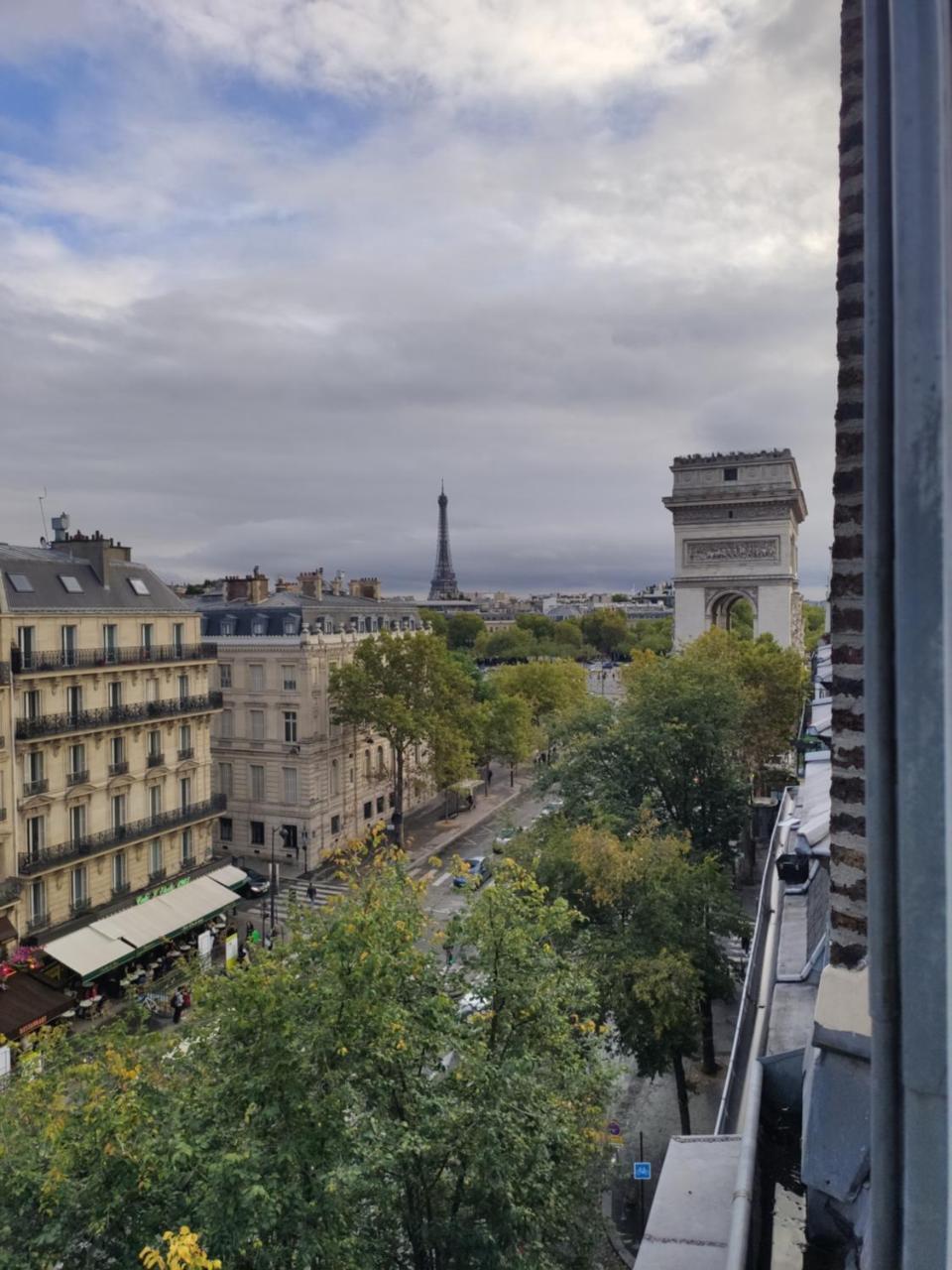 Place de L'etoile, Wagram with AC