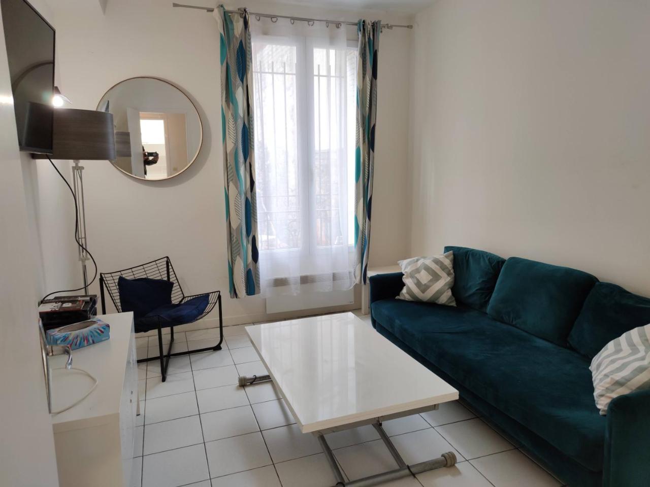 Modern 1 Bedroom Apartment Near the Metro.