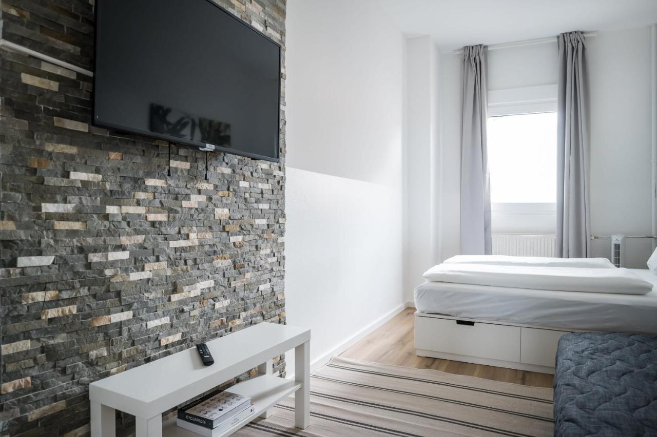 Spacious Apartment in Berlin Mitte for 6 2