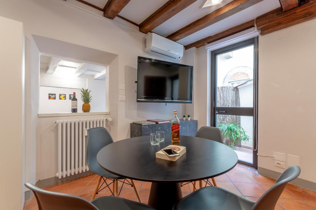 Ground Floor with Patio-Ghibellina 65 2