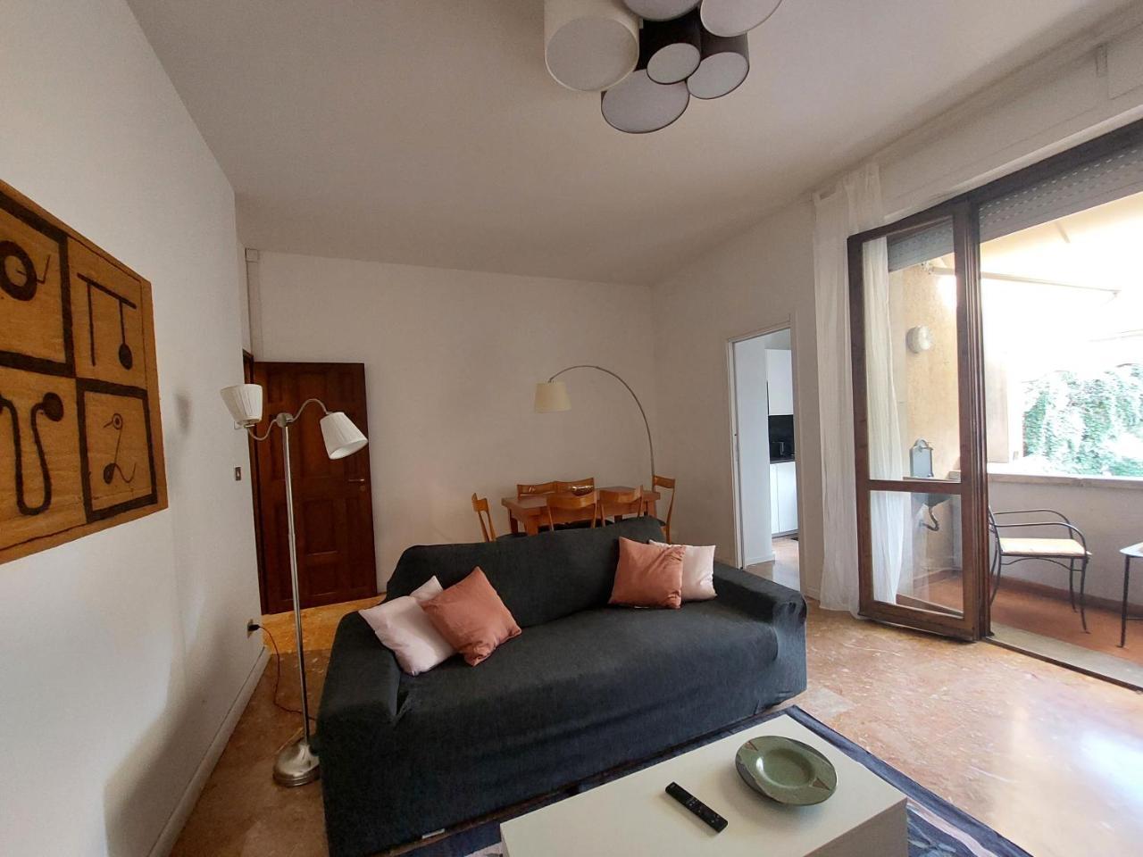 Castiglione Apartment Near the Center 2