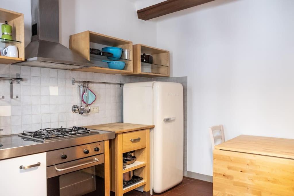 Classic Florentine Flat Near Piazza Santa Croce 1