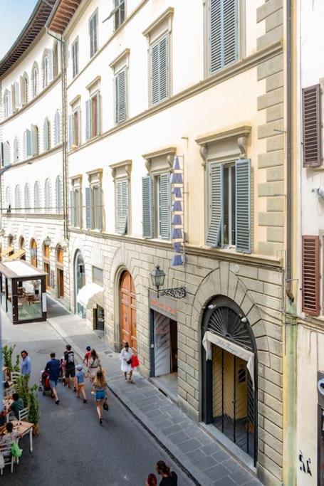 Classic Florentine Flat Near Piazza Santa Croce 2