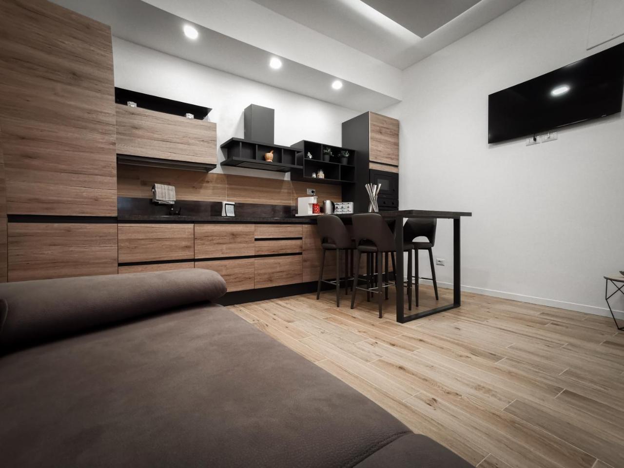 L Arche Comfort & Relax Brown Home di Via Varesina