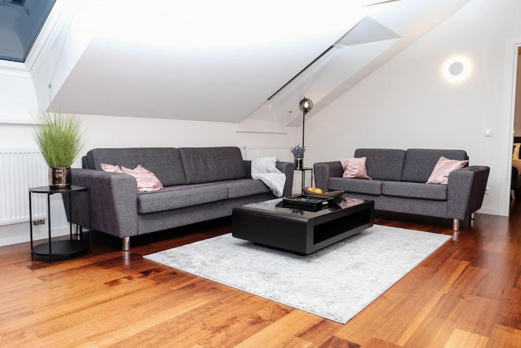 #Stayhere - Spacious Luxury Town Hall 3bdr Apartment 2