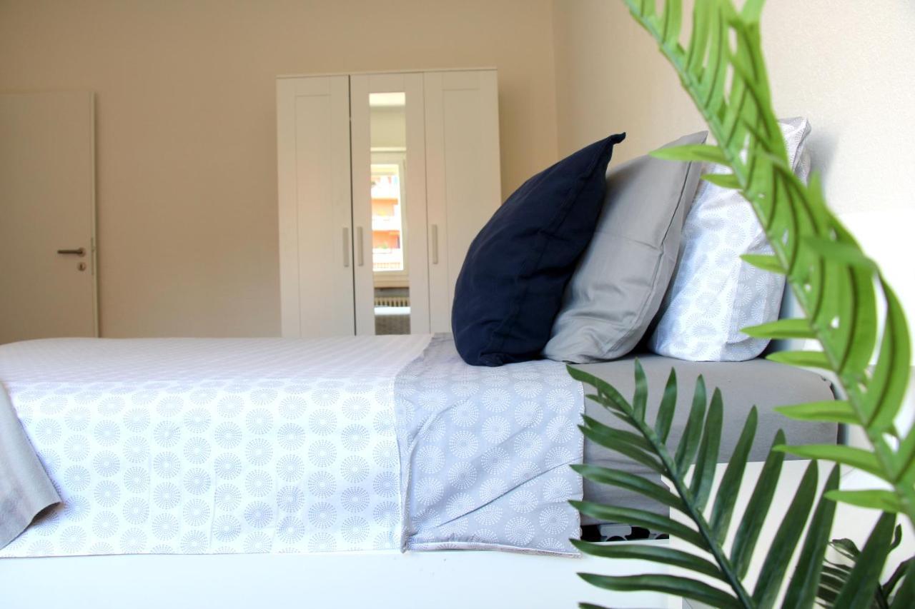 Cozy Apartment with Free Parking & Close To Lake