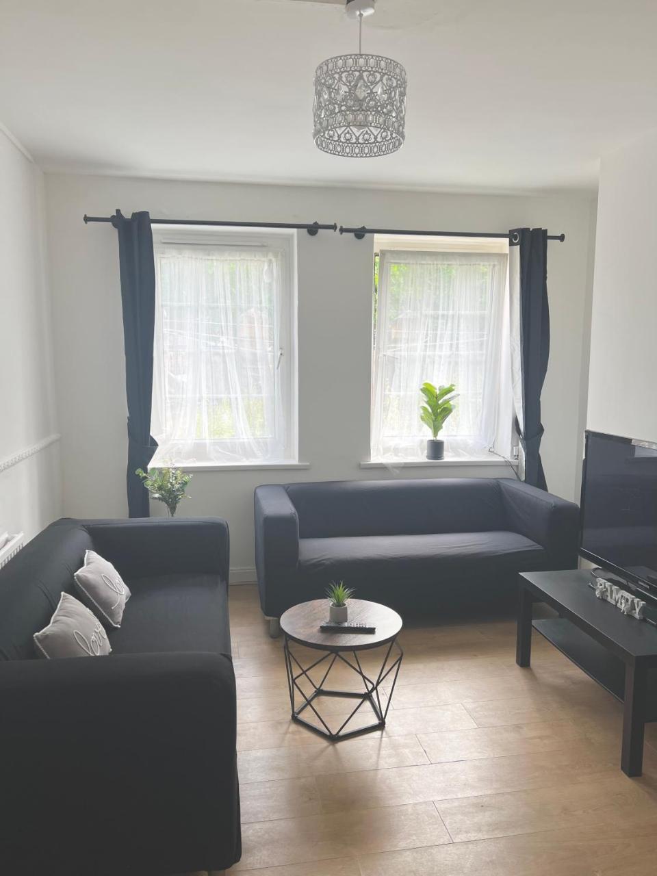2 Bedroom Flat, 2 Minutes Walk To Bethnalgreen Station, Central London 1