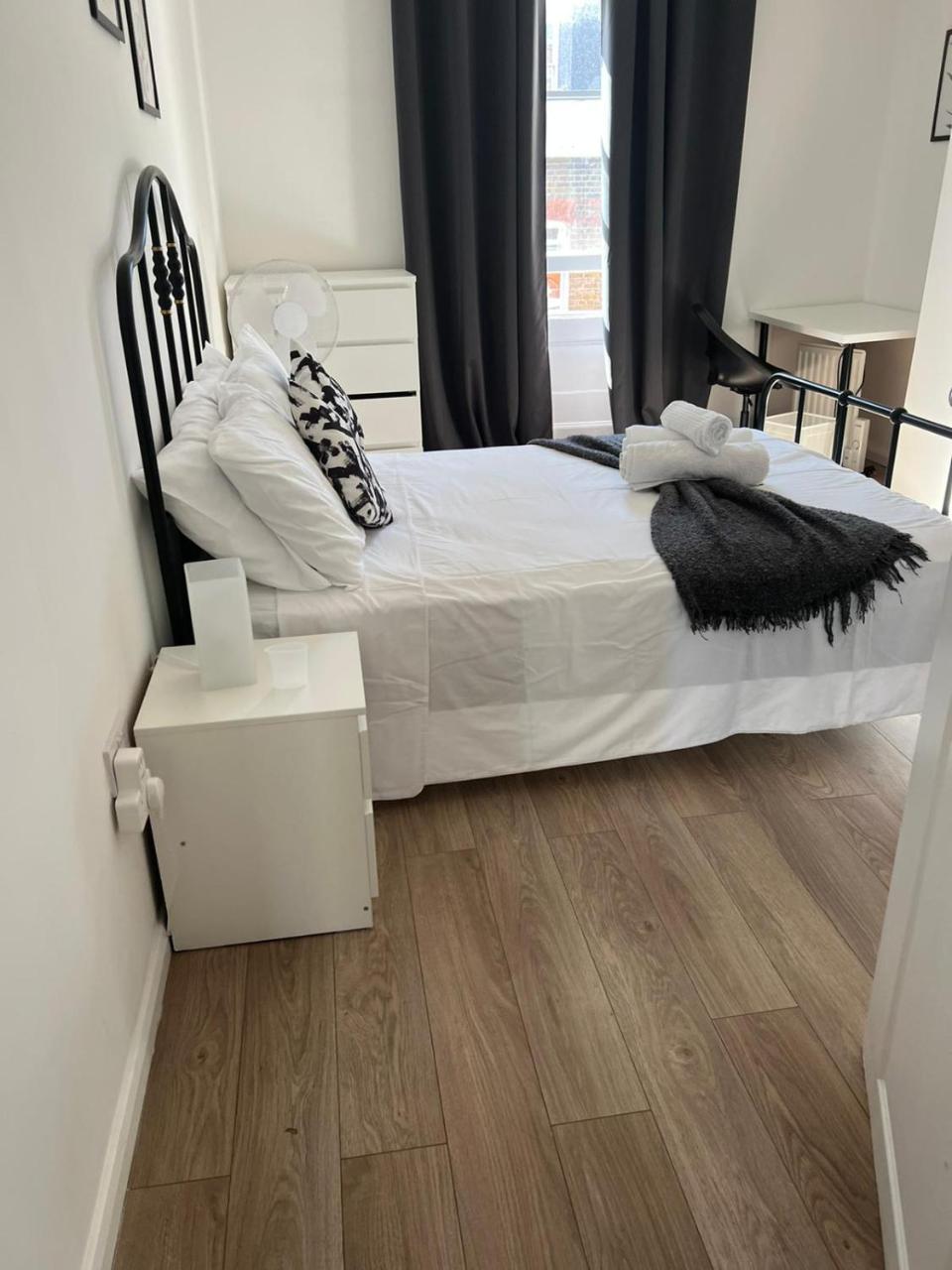 Fully Equipped 2 Bed Flat on Old Compton St! 2