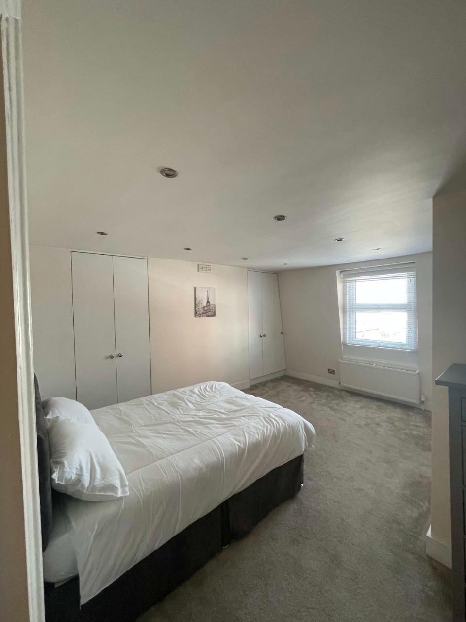 Spacious 2 Bedroom Maisonette in Stratford 1