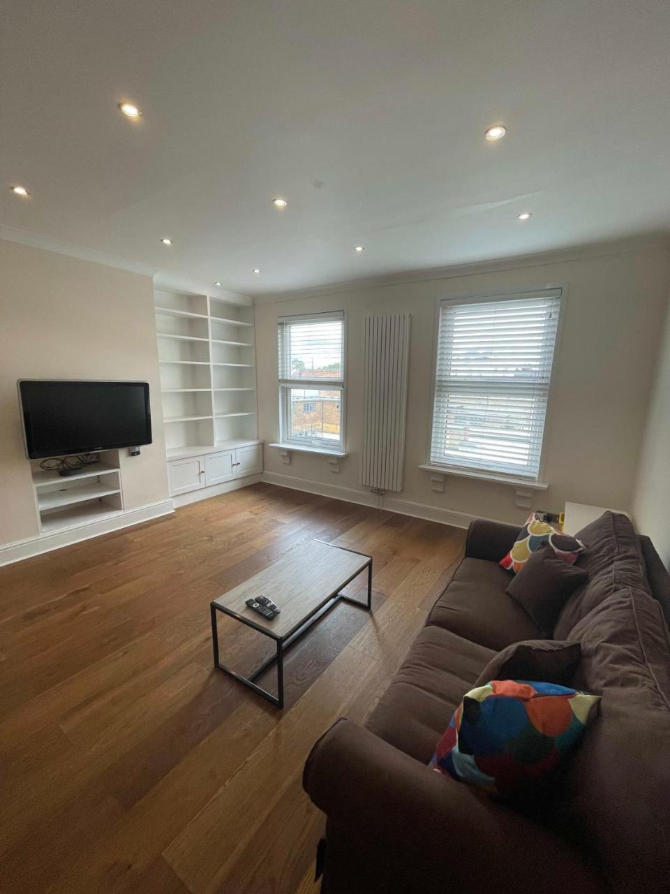 Spacious 2 Bedroom Maisonette in Stratford