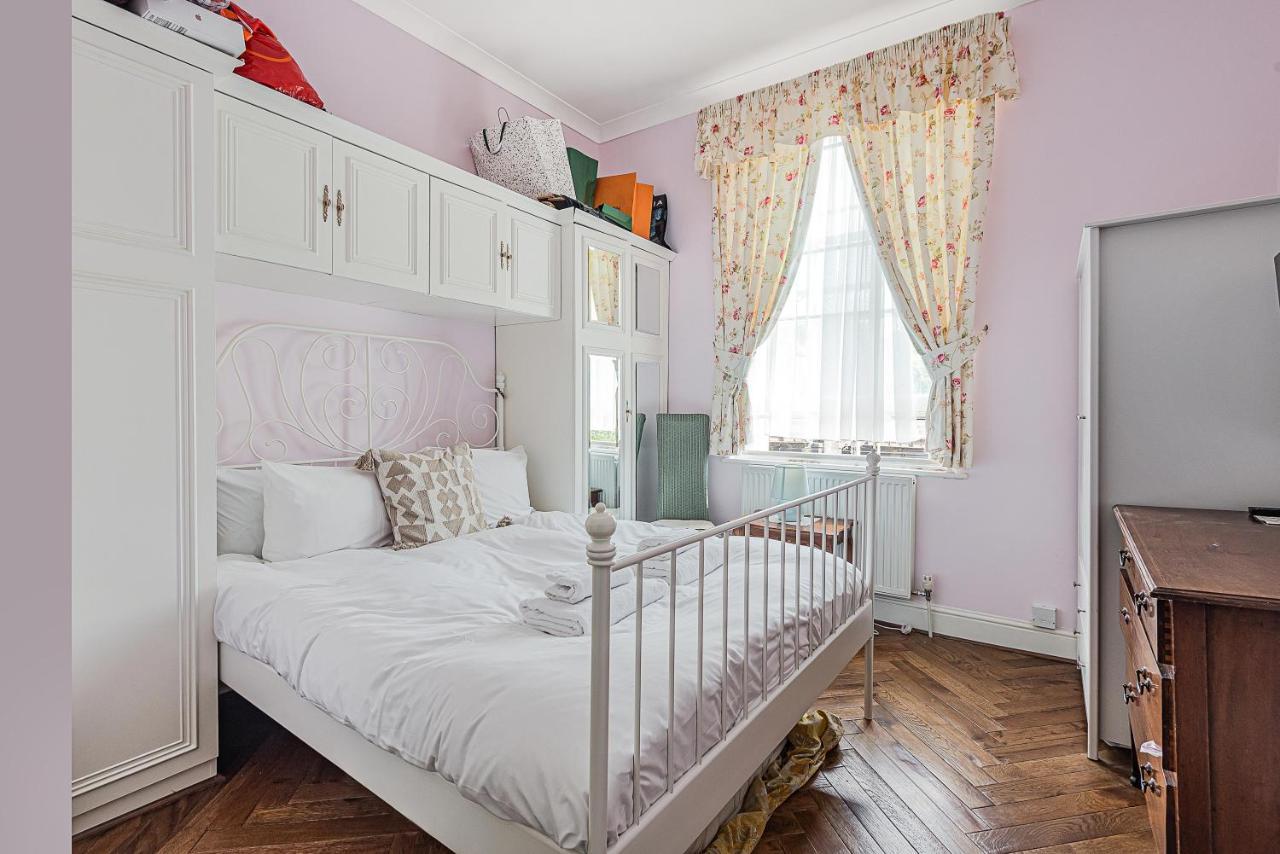 Charming One Bedroom Flat Near Maida Vale by Underthedoormat 1