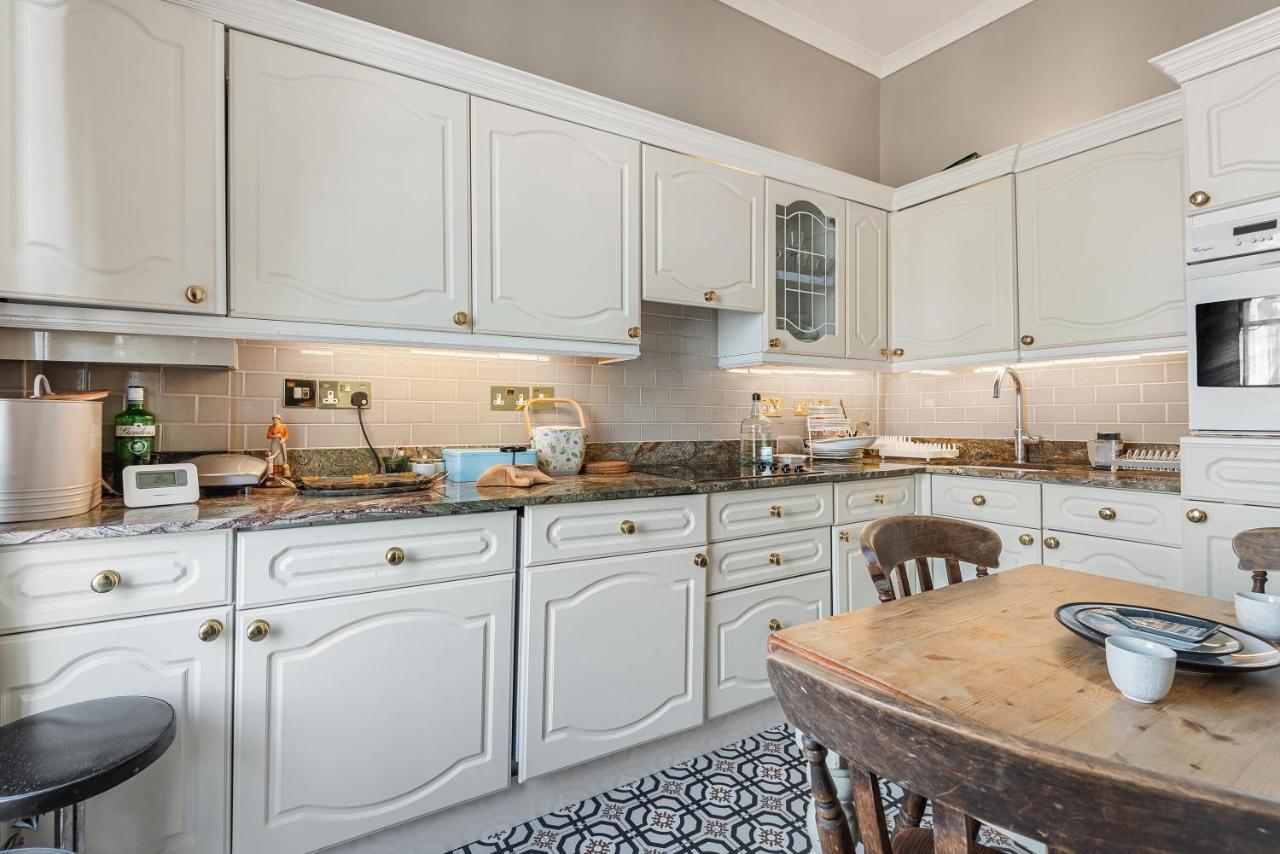 Charming One Bedroom Flat Near Maida Vale by Underthedoormat 2