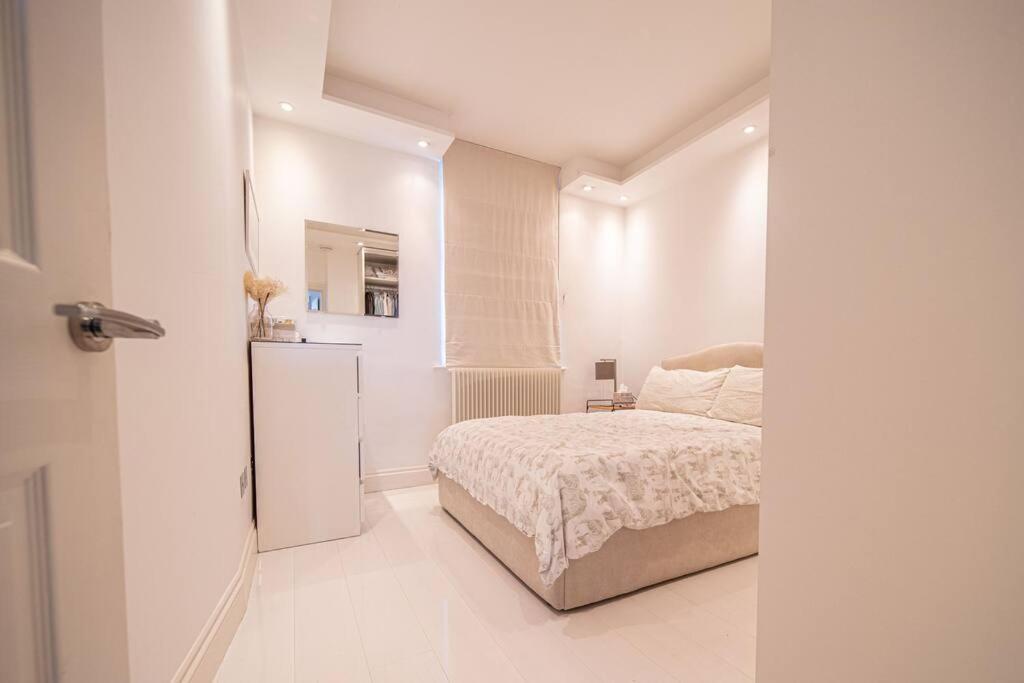 Gorgeous Light Contemporary Apt in Notting Hill