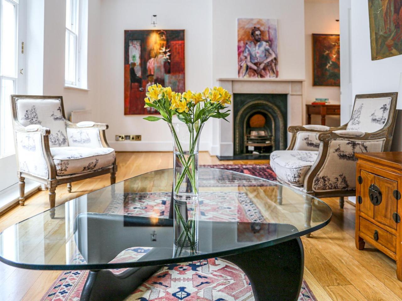 Pass the Keys Stylish 3 Bedroom House in a Quiet Mews by Tube 1