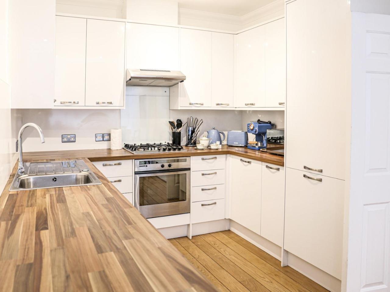 Pass the Keys Stylish 3 Bedroom House in a Quiet Mews by Tube 2