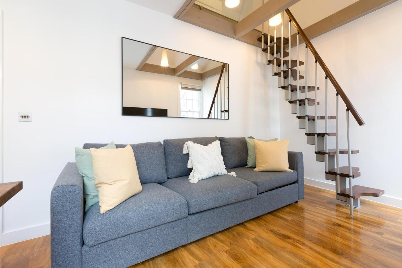 Spacious 4 Bedrooms Flat in New Oxford Street 2