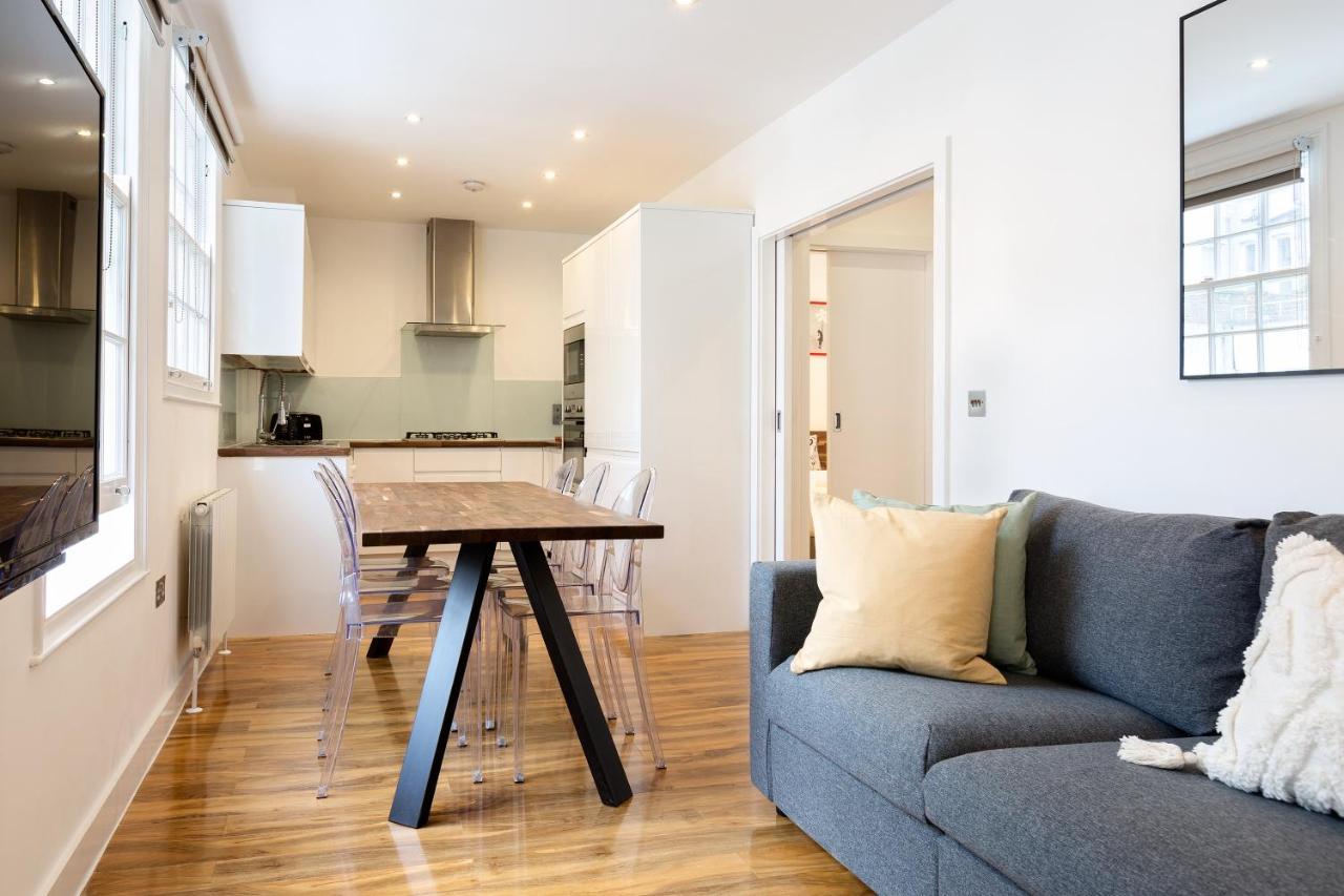 Spacious 4 Bedrooms Flat in New Oxford Street 1