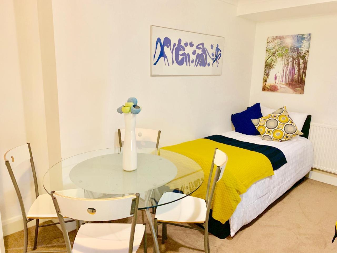 2 Bedrooms Modern Central London Apartment, Full Kitchen, 5 Minutes Tube Station 2
