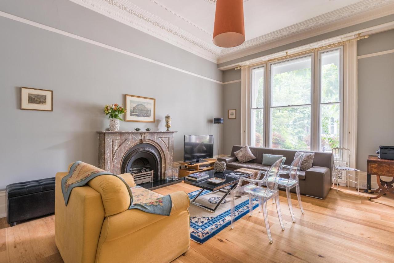 Lovely Chelsea Home Near the Thames by Underthedoormat