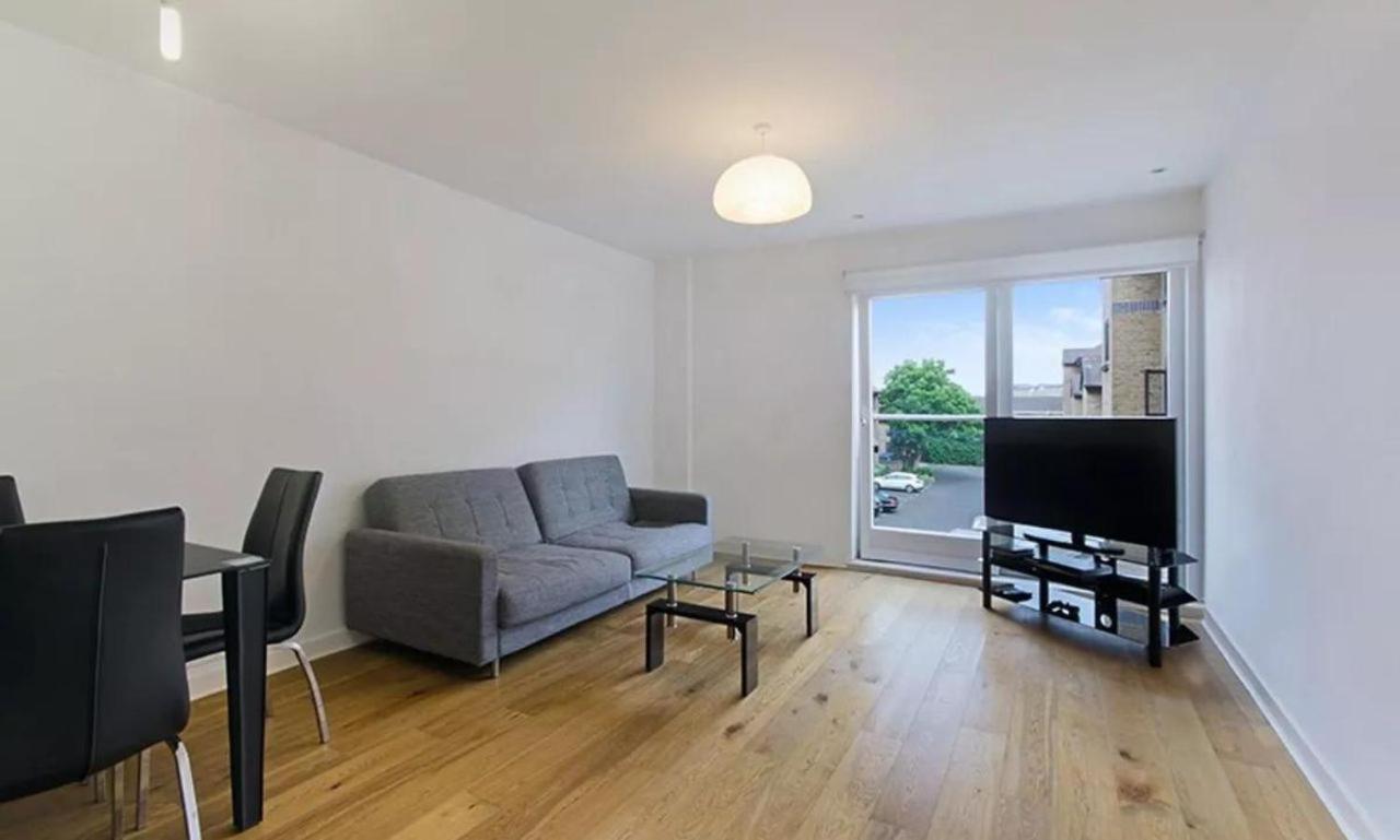 City Riverview 1/2 Bedroom Apartment 2