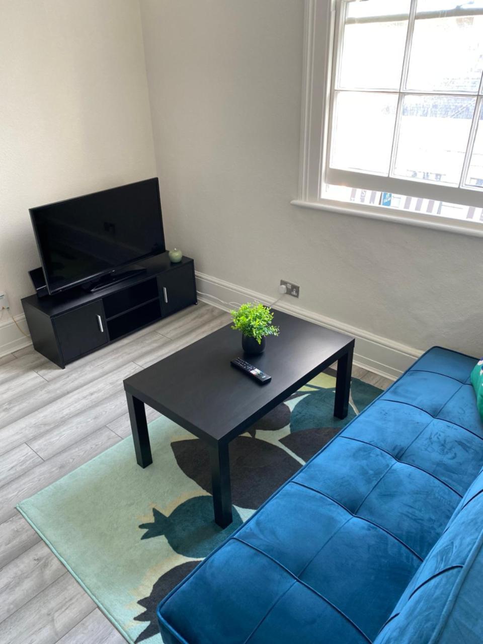 Spacious 2 Bedroom Flat in Paddington 1