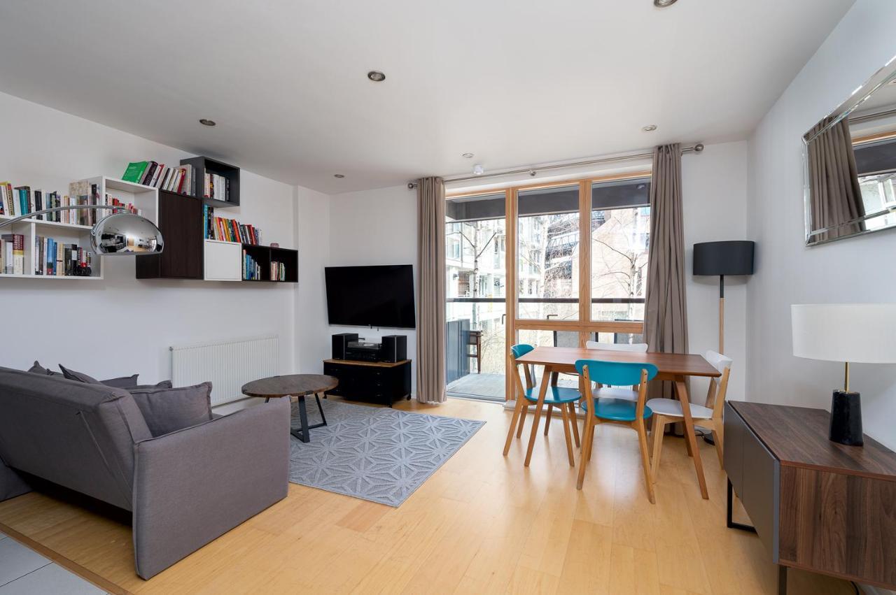 D8 - Canal View Apartment 2