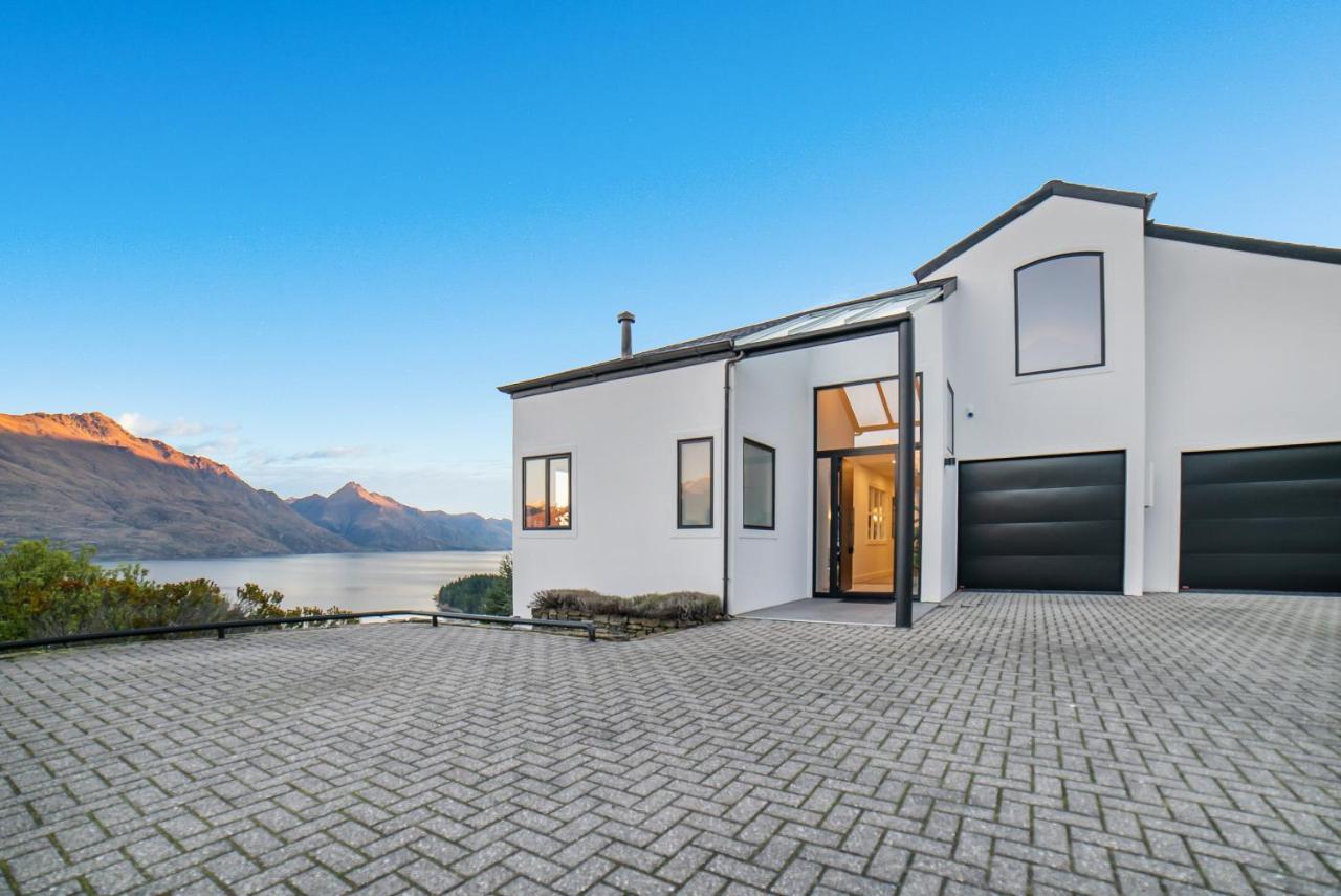 Million Dollar Views - Central Luxury + Hot Tub* 1