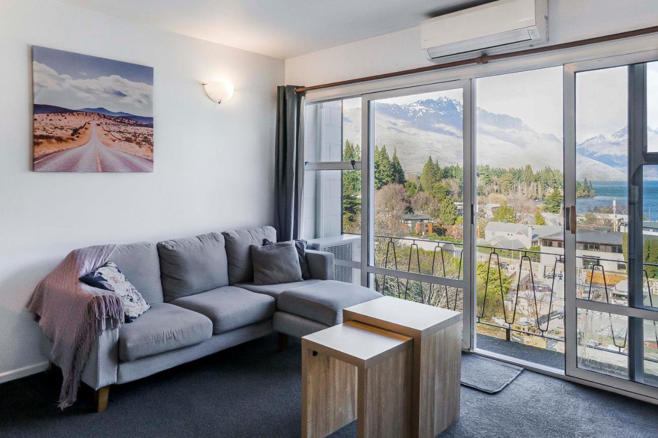 Amazing Views in Downtown Queenstown 1