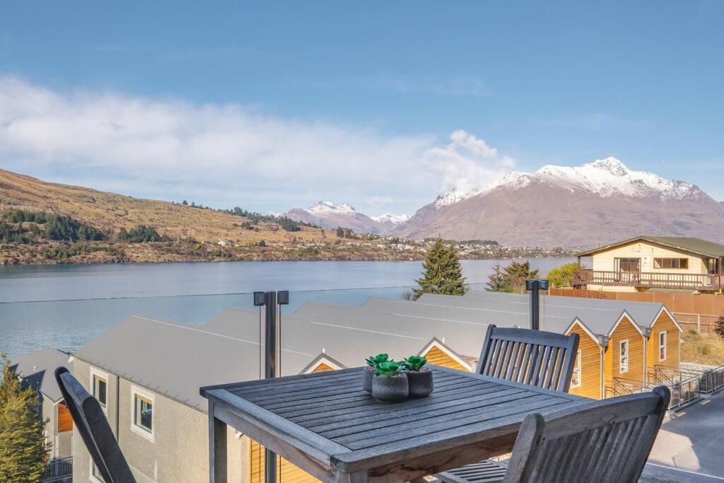 Alpine Serenity with Stunning Lake And Mountain Views