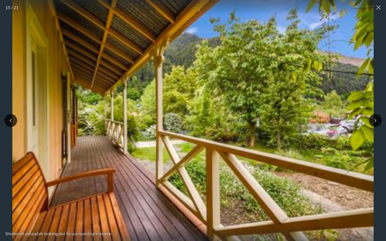 Central Peach - Queenstown Holiday Home 2