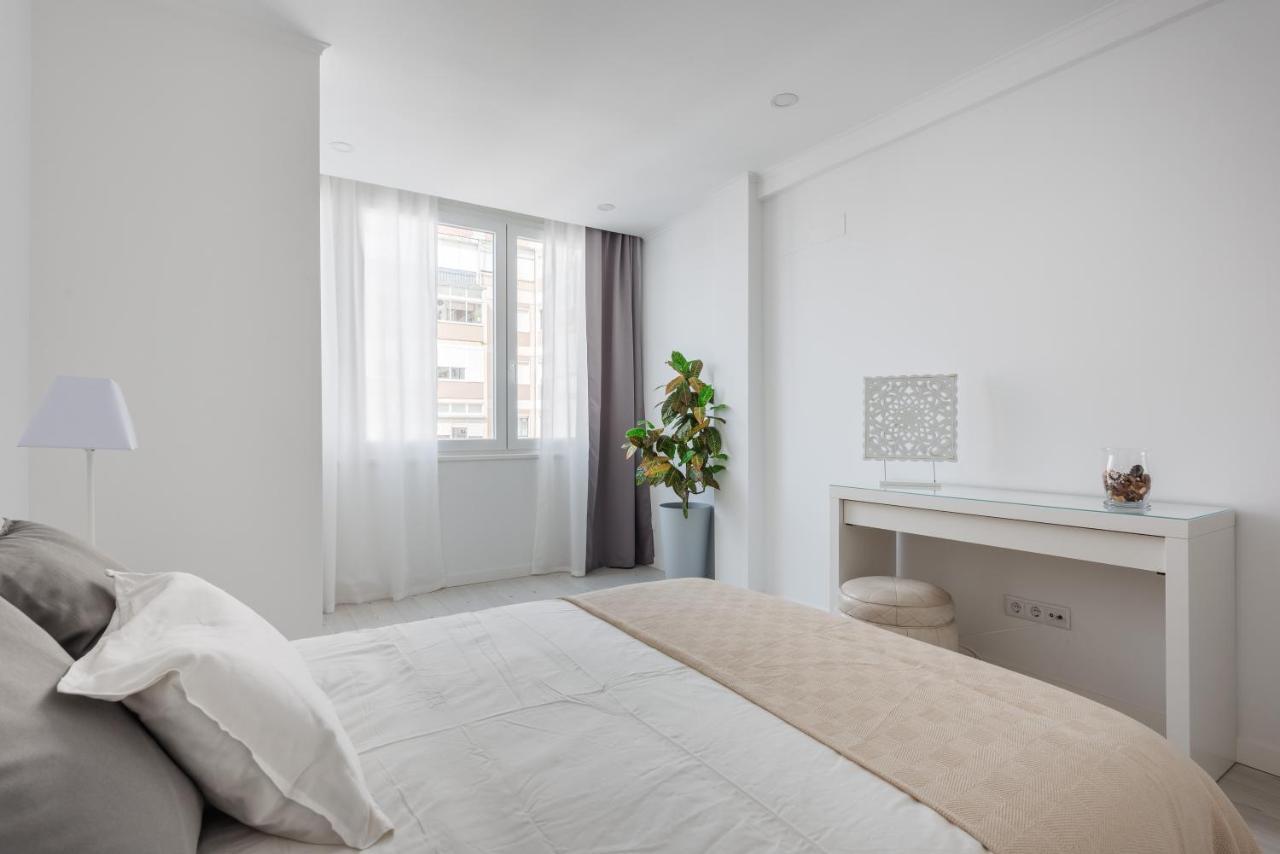Light-Filled, Fully Renovated Apt Near Belem, by Timecooler