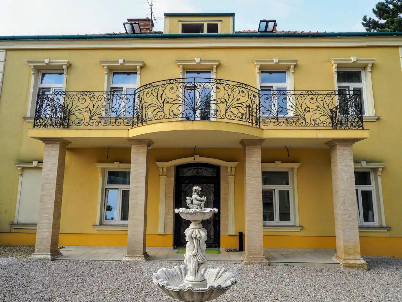 Close To Schonbrunn Apartments - Contactless 24h Check-In