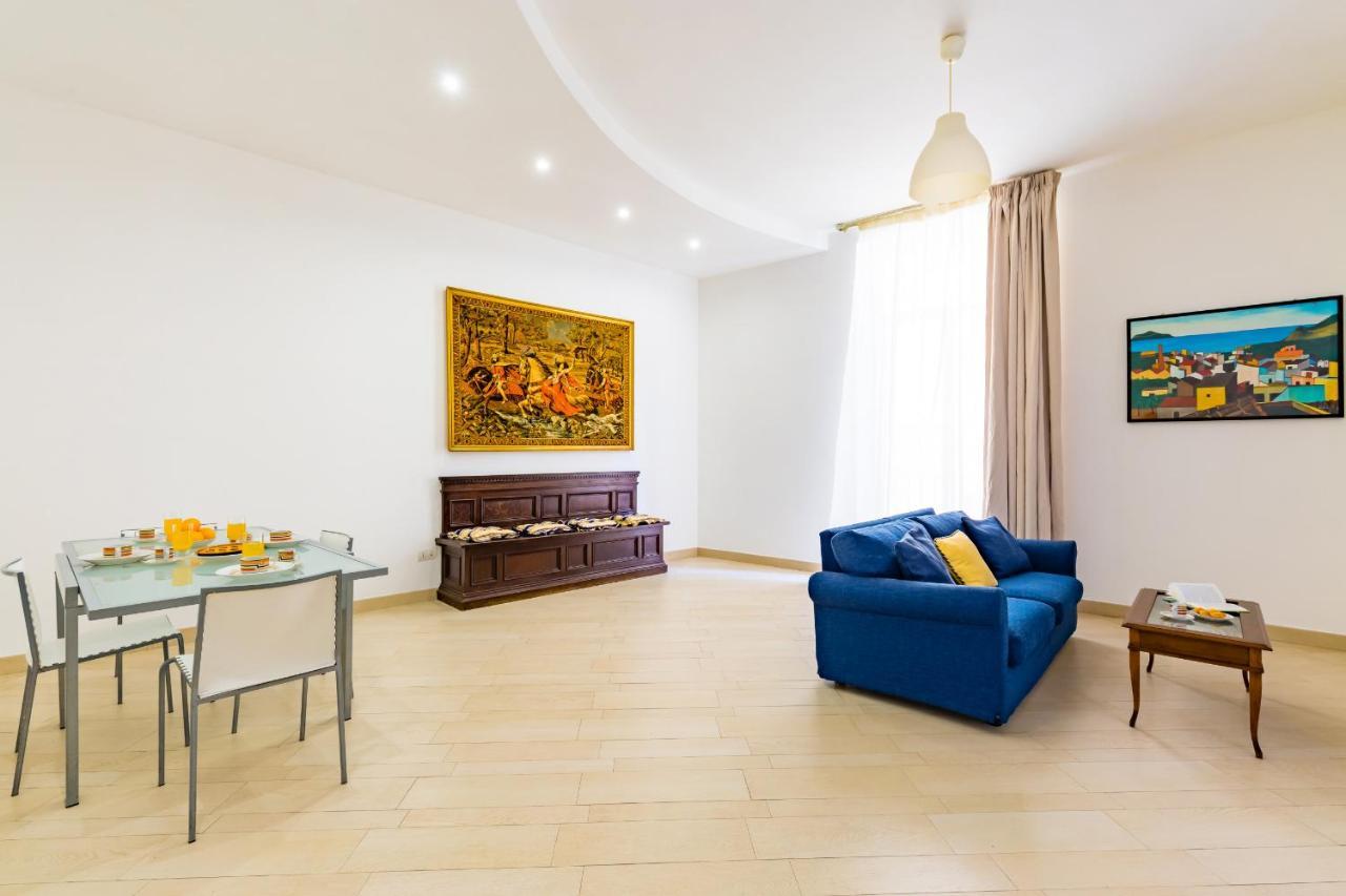 Apartment with Balcony in Palazzo Diaz by Wonderful Italy 1