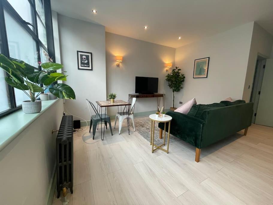 Cute 1-Bedroom Ground Apartment in Stoke Newington