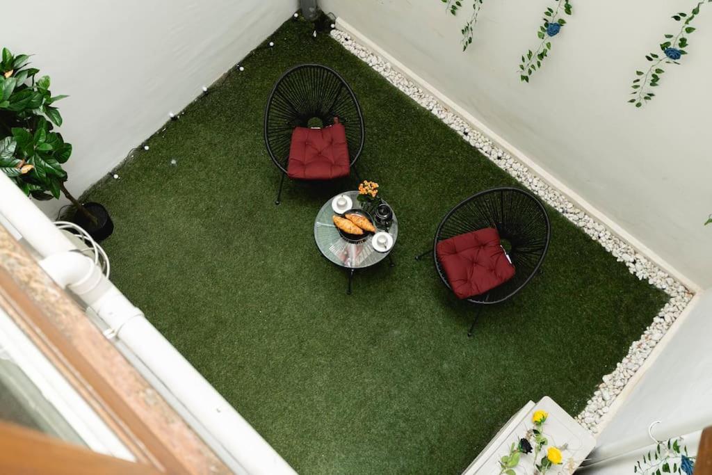 Დluxury & Spacious Duplex in the Heart of Chelseaდ 2