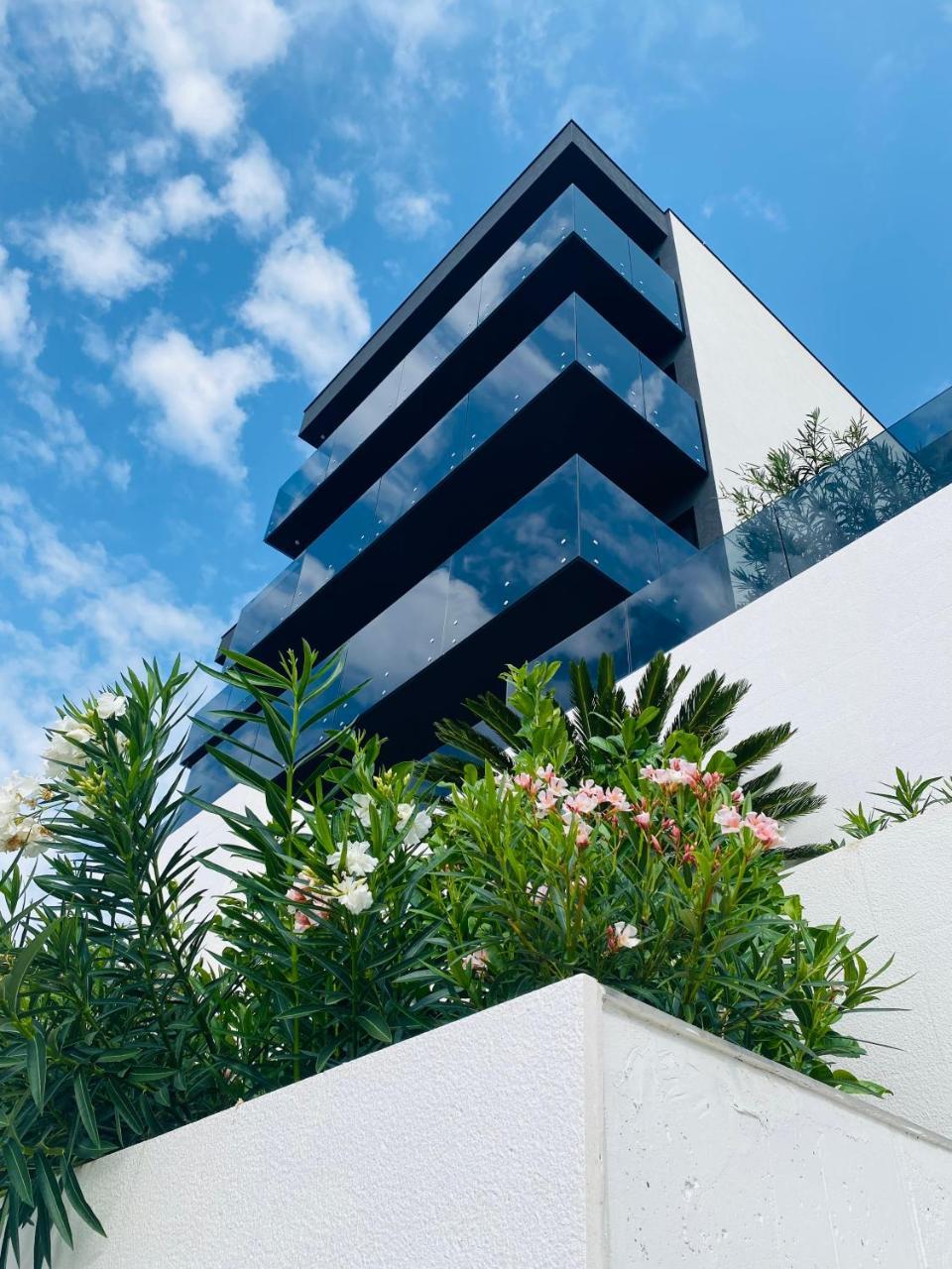 New&Luxury Apartment with An Outstanding View - Bombii Blue