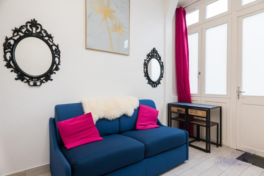 Little Boudoir of Paris Champs-Elysees