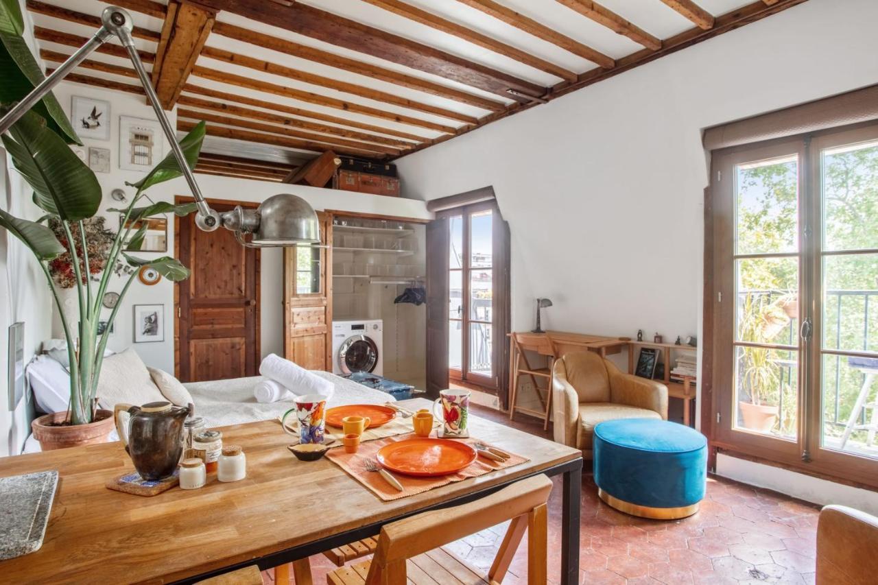 Nice Studio W Balcony on Square Gardette in Paris - Welkeys