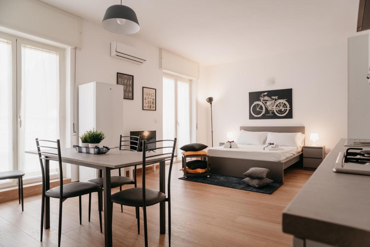 Brombeis Aurea by Casanapoletana - Town Center 1
