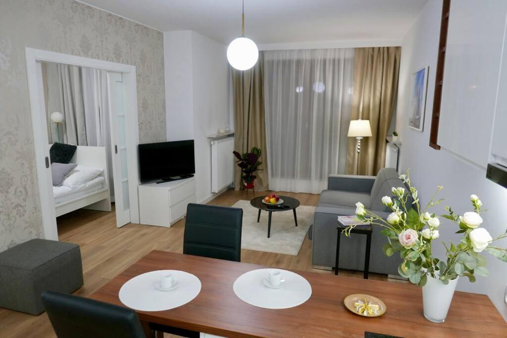 Kieslowskiego Apartment Vis-A-Vis Town Hall