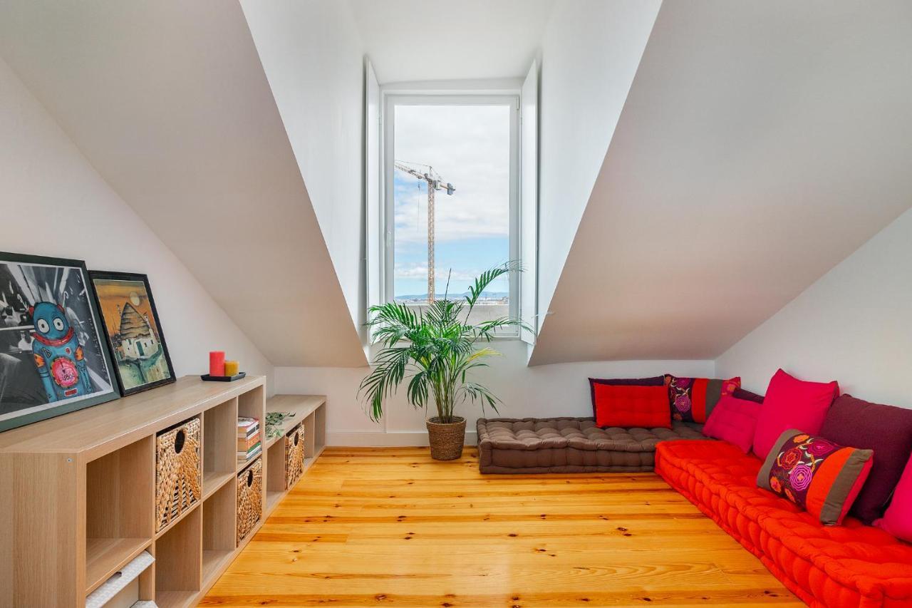 Whome Riverside View 2-Bed for Remote Workers & Digital Nomads 1