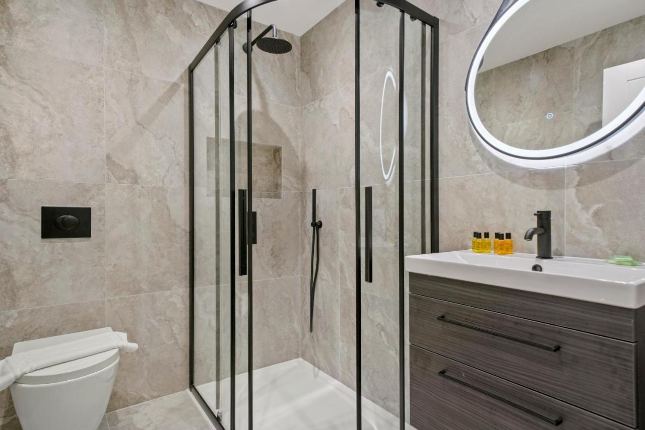 Executive 1 & 2 Bed Apartments in Heart of London Free Wifi by City Stay Aparts London 2