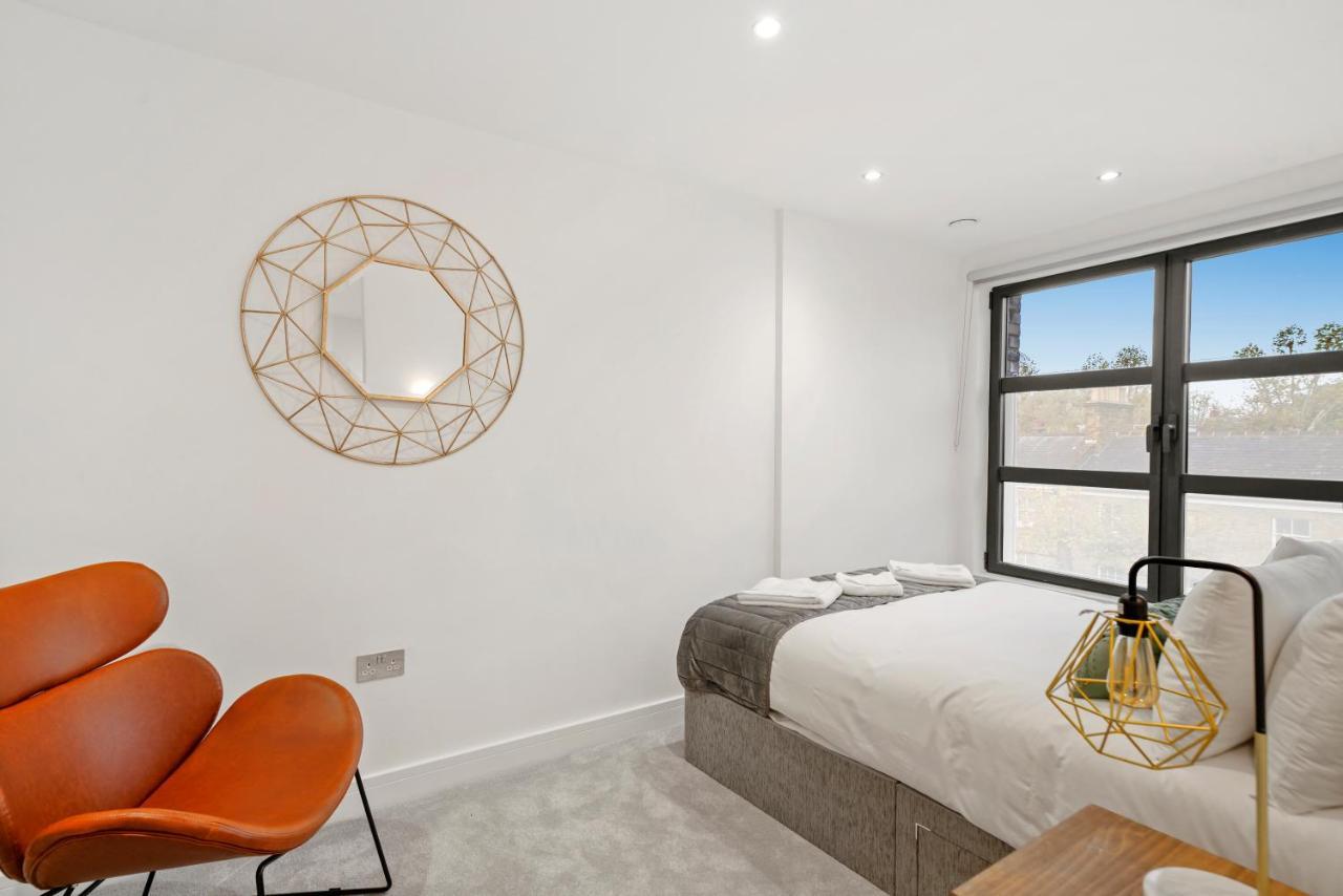 Executive 1 & 2 Bed Apartments in Heart of London Free Wifi by City Stay Aparts London 1