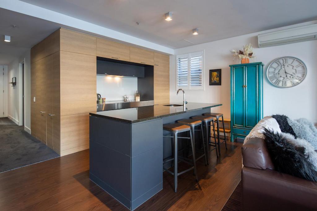Absolute Lakefront Location - 3 Bedroom Apartment 1