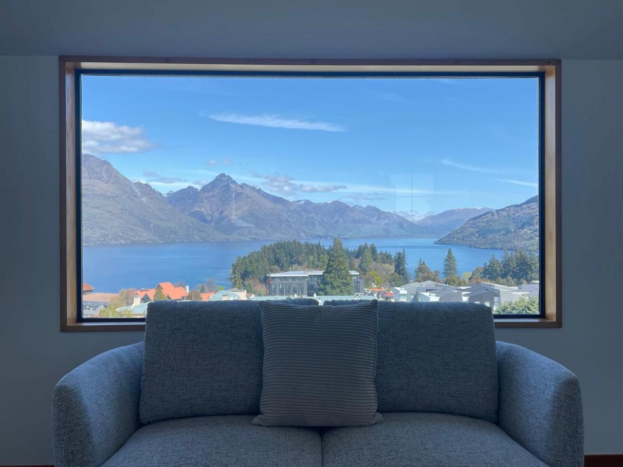 Panoramic Views - 10 Minutes Walk To Town 2
